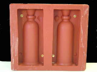 Bottle case in rubber for reproducing slip casting moulds